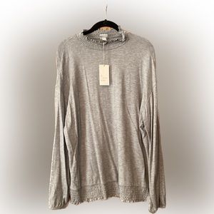 Grey Women’s XXL long sleeve shirt.